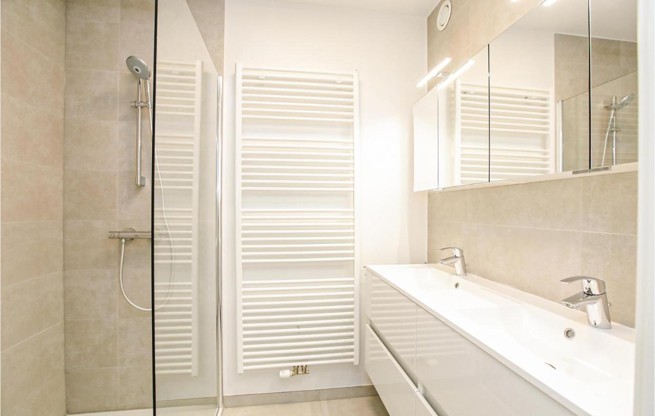 Appartement Awesome In With Outdoor Swimming Pool, Wifi&2 Bedrooms Oostende