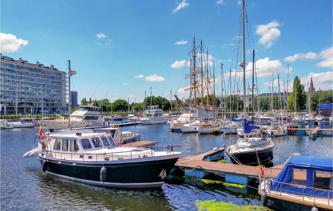 Awesome In With Outdoor Swimming Pool, Wifi&2 Bedrooms * Oostende